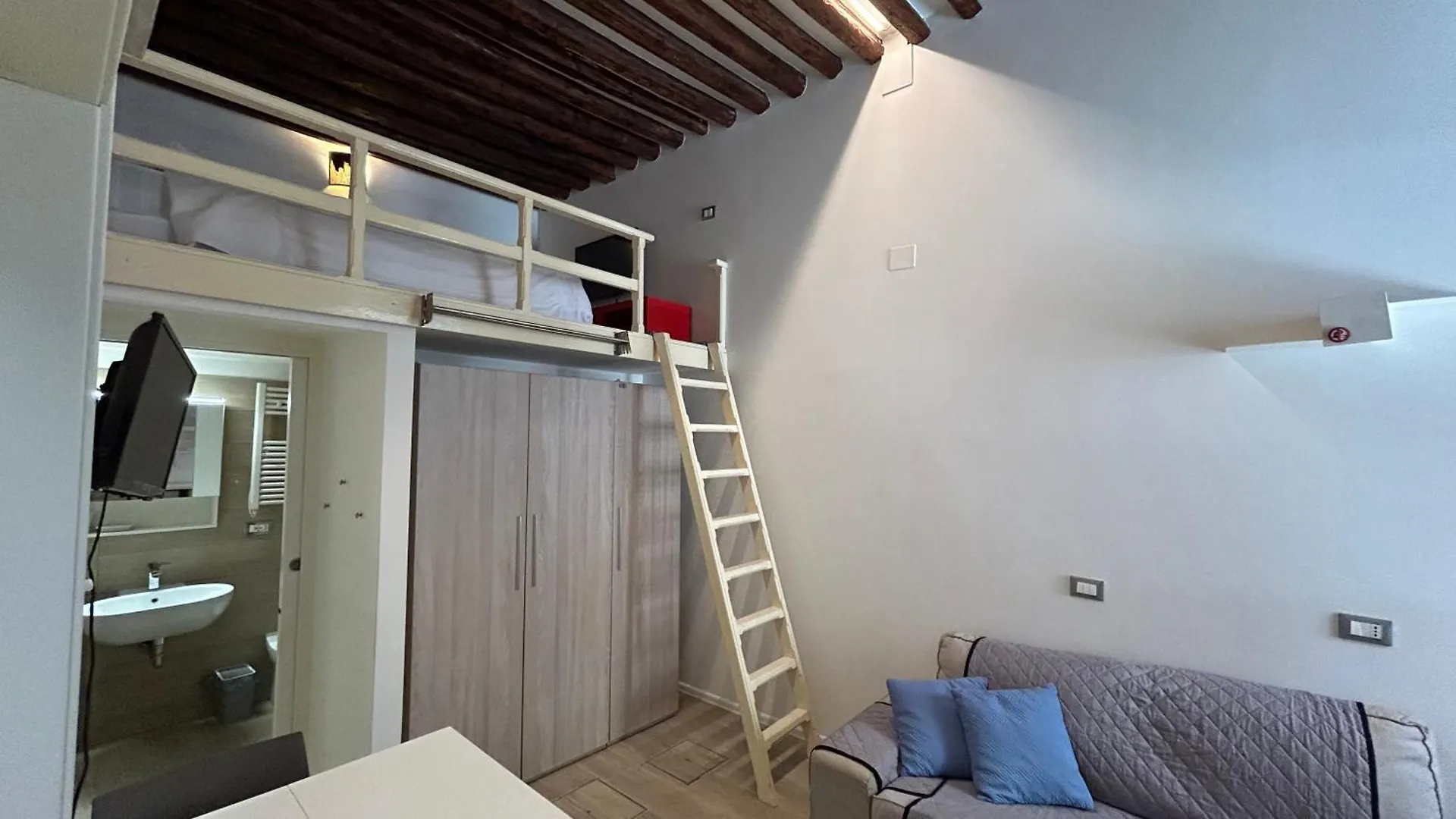 Elegant Apartments In Biennale By Bricola Apartments Venice