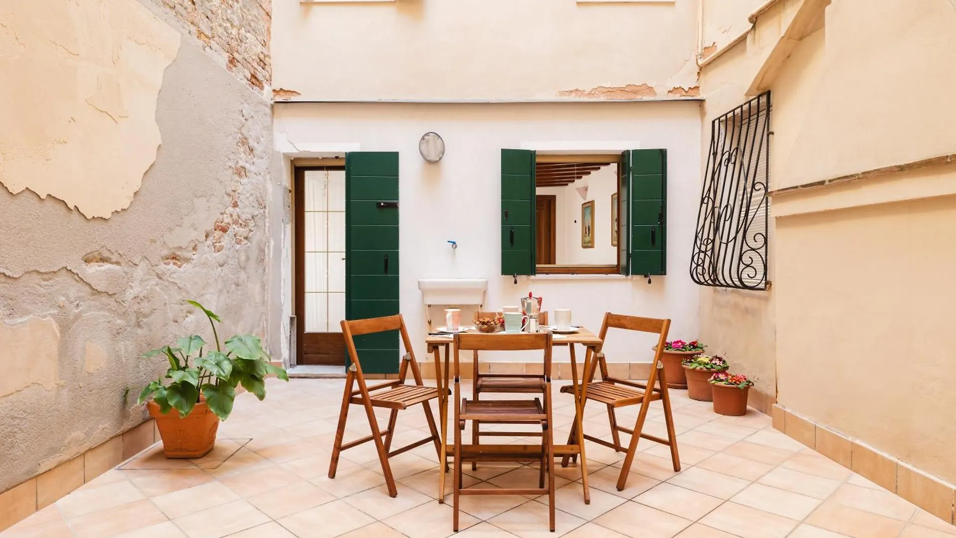 Elegant Apartments In Biennale By Bricola Apartments Venice