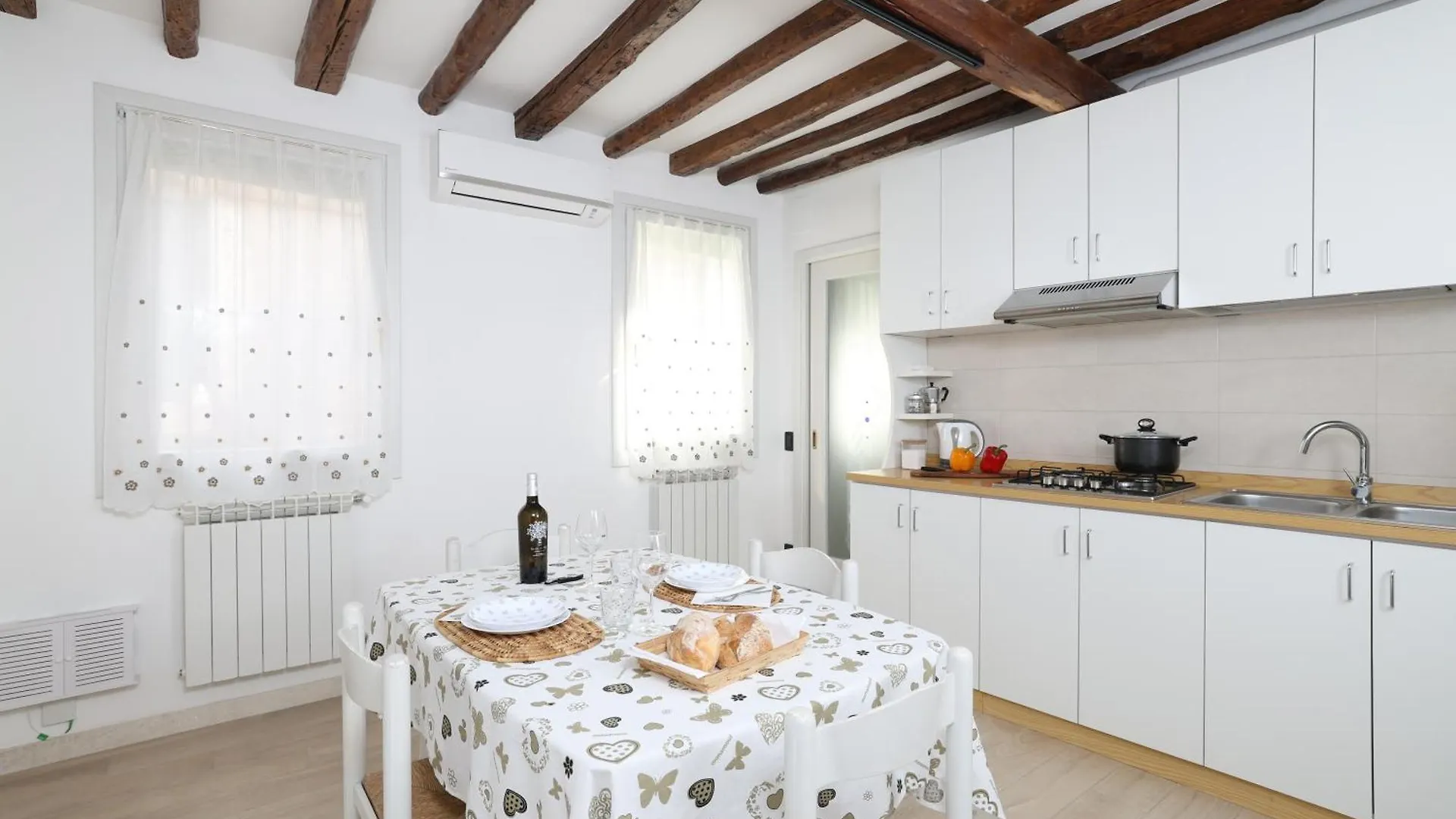 Elegant Apartments In Biennale By Bricola Apartments Venice Italy