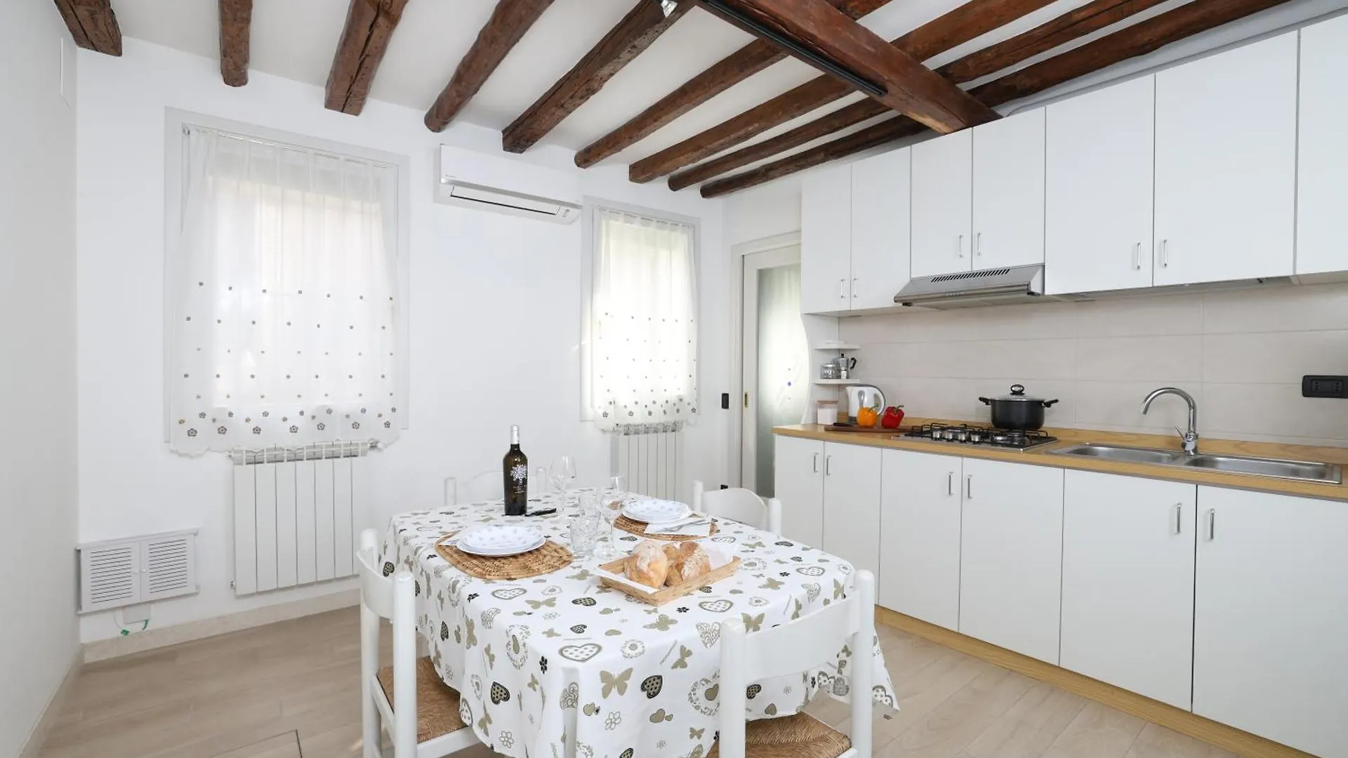 Elegant Apartments In Biennale By Bricola Apartments Venice