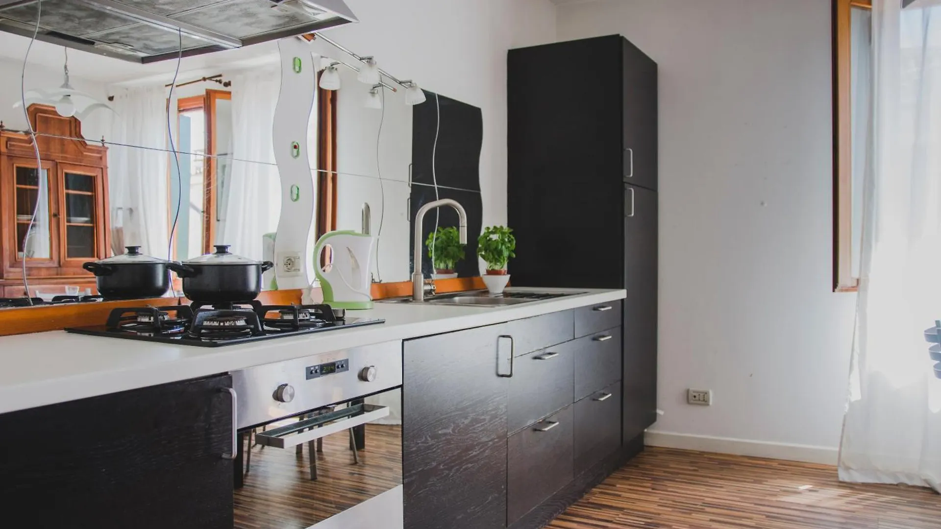 Elegant Apartments In Biennale By Bricola Apartments Venice